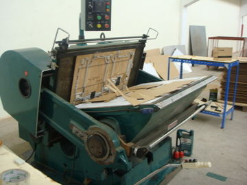 Wellpappen-manuelle flache faltende und stempelschneidene Maschine 5.5kw/7.5kw